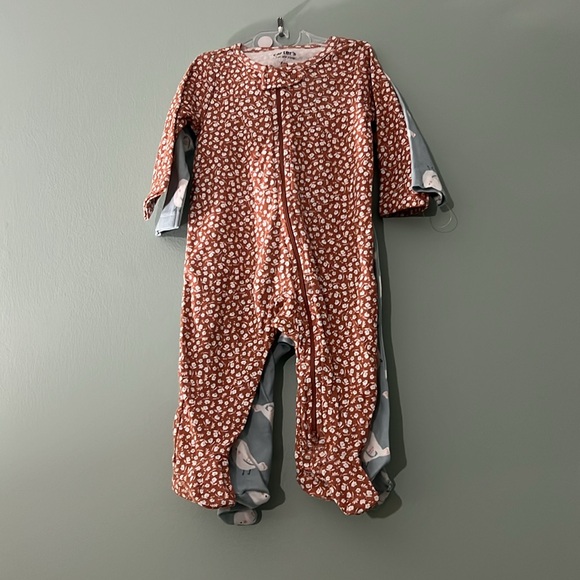 Carter’s just one you sleepers - Picture 2 of 2